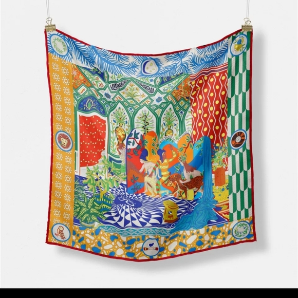 Gorgeous Silk Print Scarf - New in Bag - Picture 1 of 3